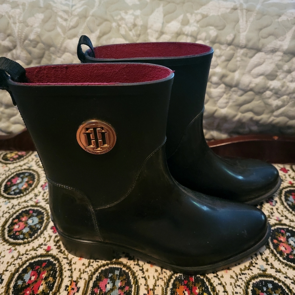 Tommy Hilfiger Black and Red Women's Rain Boots
